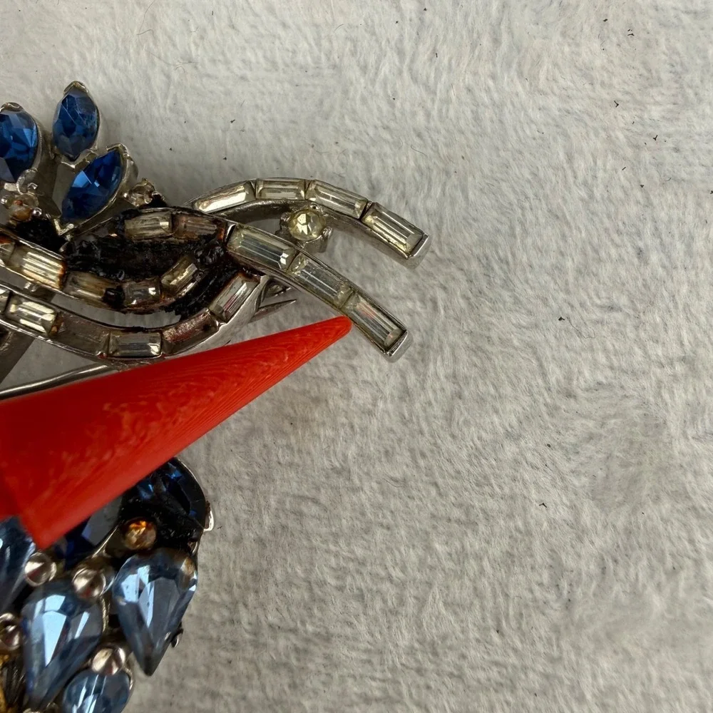 Vintage Trifari Rhinestone Brooch Silver Tone Blue Sparkle READ